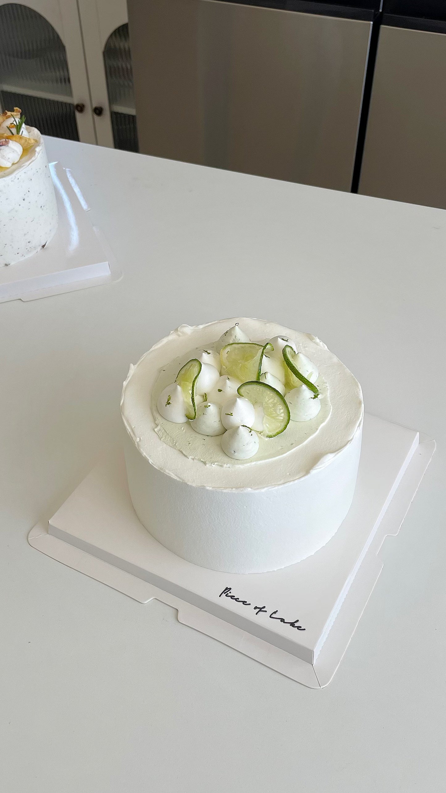 2. 罗勒叶青柠芒果蛋糕