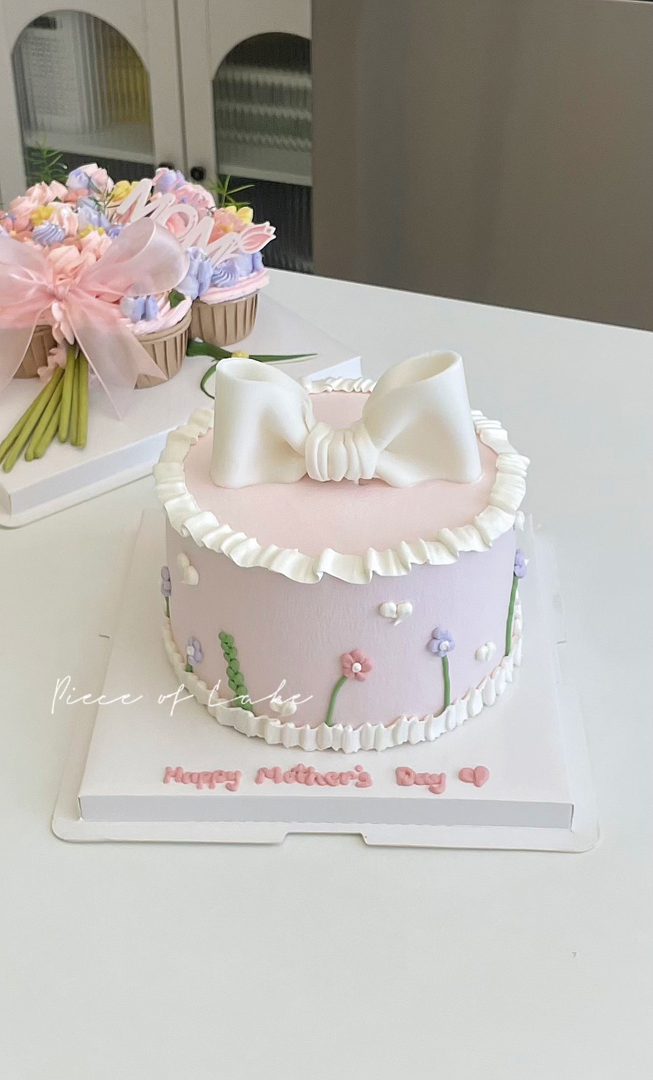 翻糖蝴蝶结蛋糕