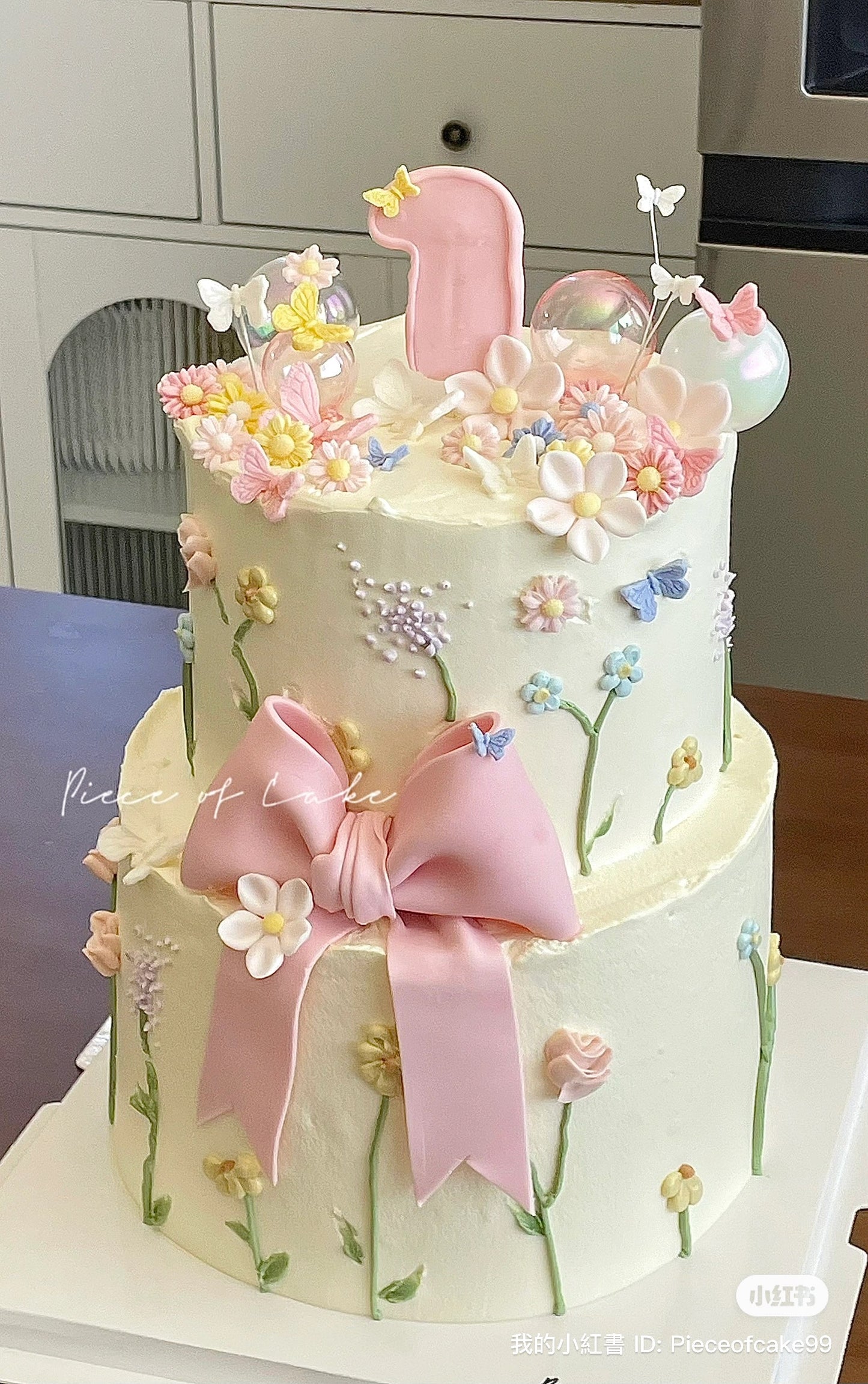 双层蝴蝶结半翻糖蛋糕