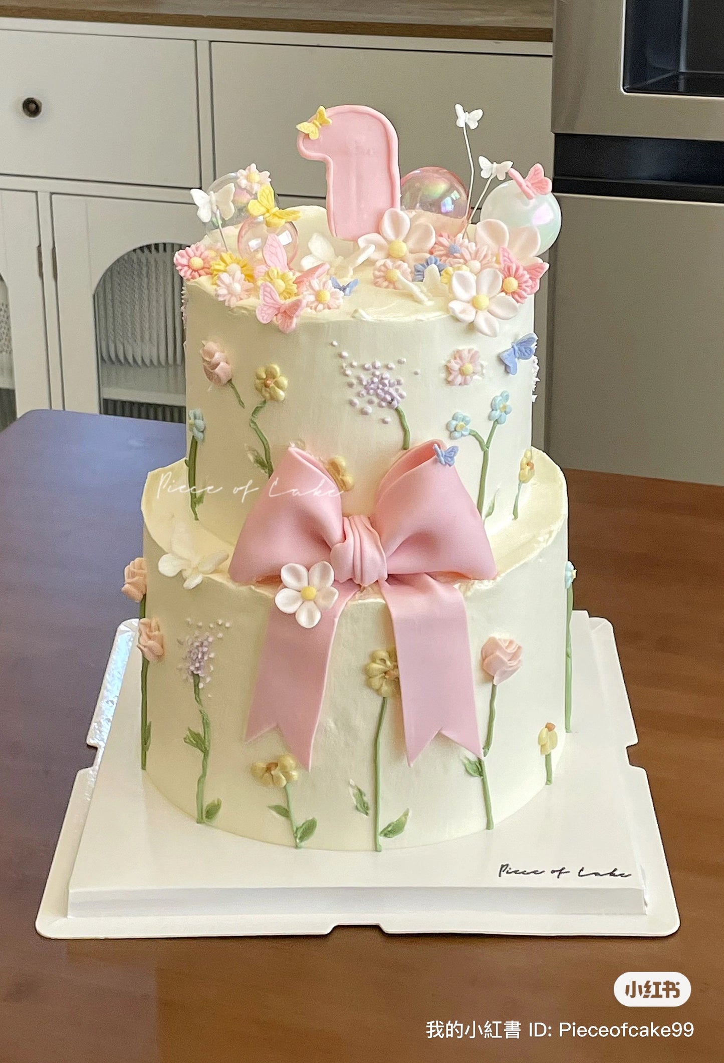 双层蝴蝶结半翻糖蛋糕