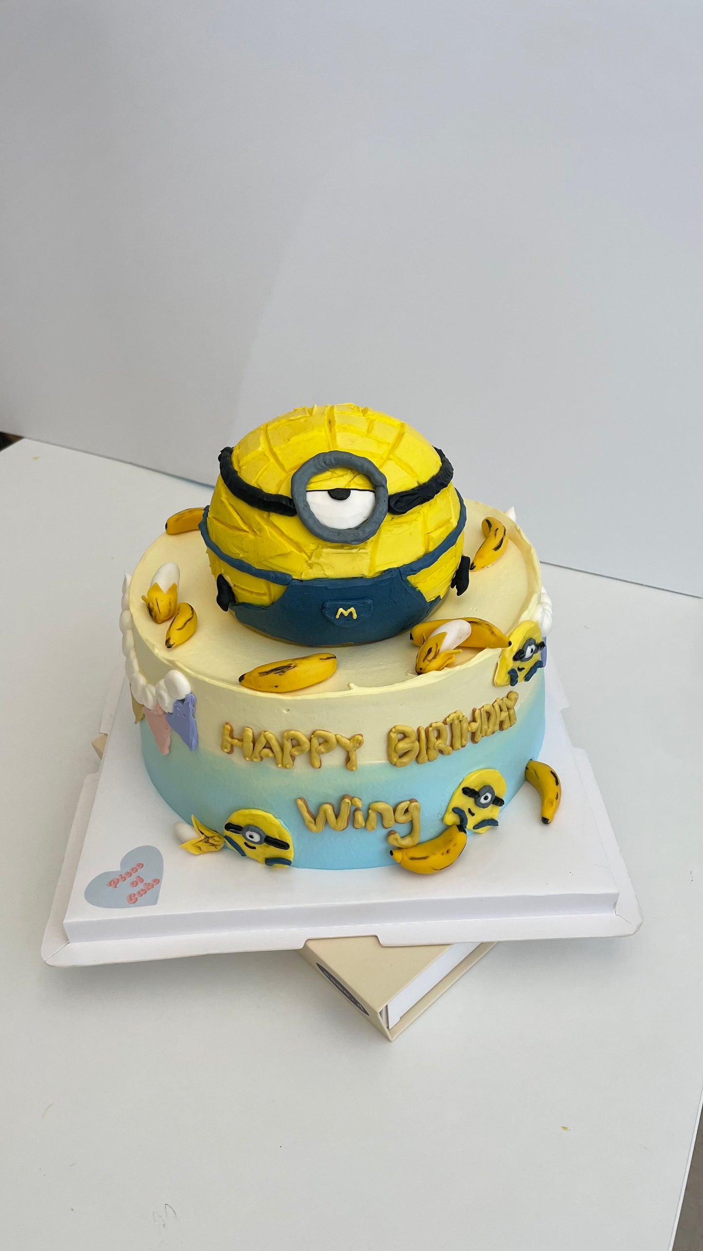 双层小黄人蛋糕